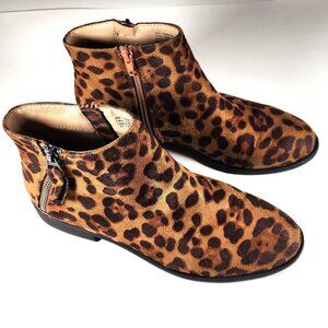 Time & True Women's Short Boots Leopard Design Like New Condition Size 7 1/2